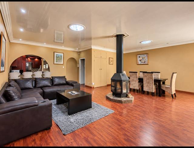 2 BEDROOM TOWNHOUSE FOR SALE IN THREE RIVERS